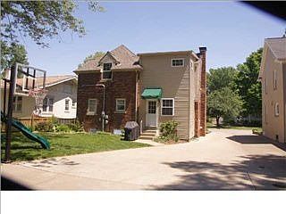 3rd image of 753 S Alvord Blvd