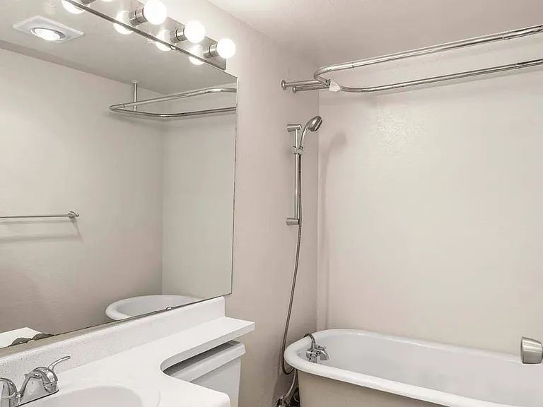 Zindorf Apartments — Photo 17