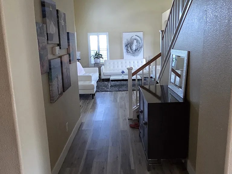 1013 Thompson Cir #1 — Photo 3