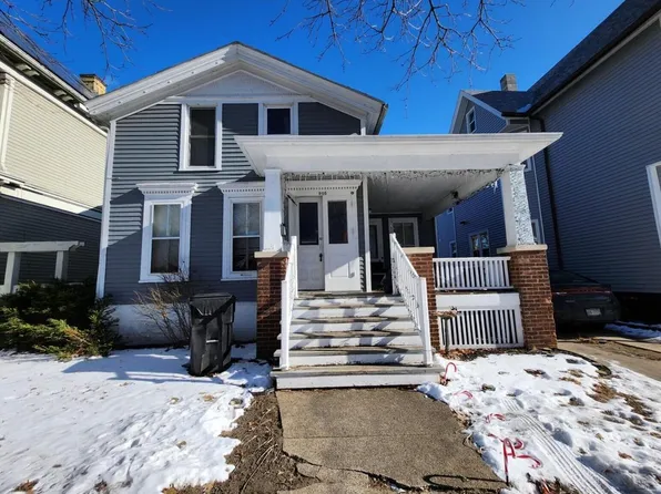 905 College AVENUE, Racine, WI 53403
