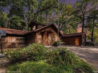 1350 Oklahoma St, Waterford, MI 48327