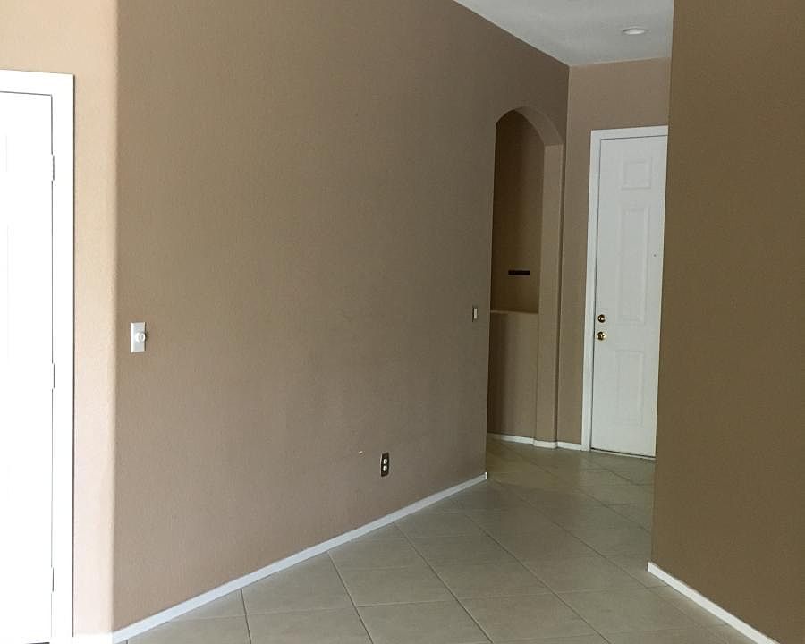 Hallway to 2 bedrooms