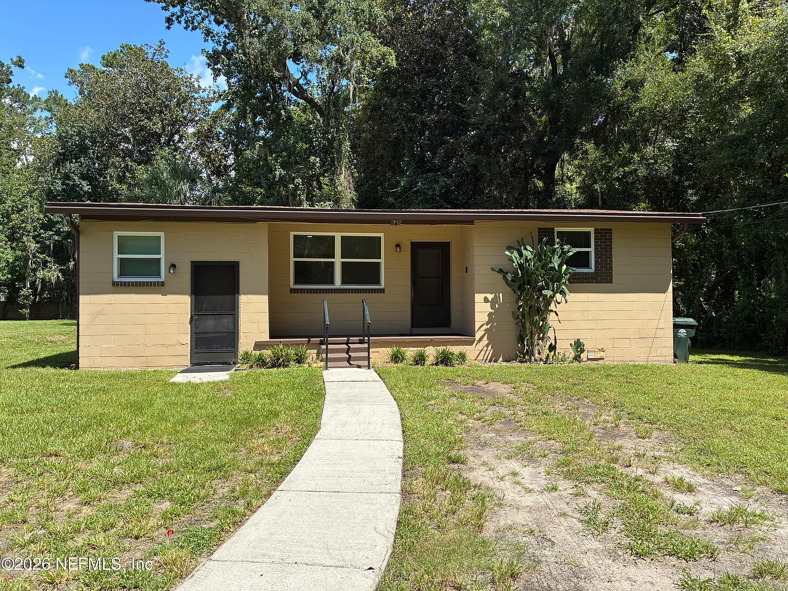 3 bed, 2.0 bath, 1092 sqft, $1,395 — Photo 1