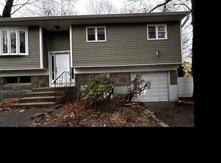 39 Browning Dr, Greenlawn, NY 11740