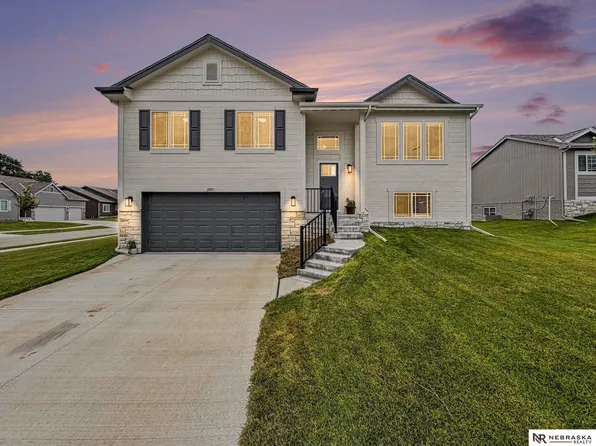21053 Madison St, Elkhorn, NE 68022