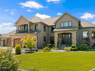 7904 Scenic Dr, Yakima, WA 98908