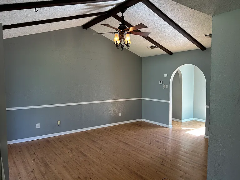 6045 Hillcrest Dr — Photo 4
