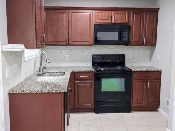 32 Stonewall Ln #A, Waterbury, CT 06705