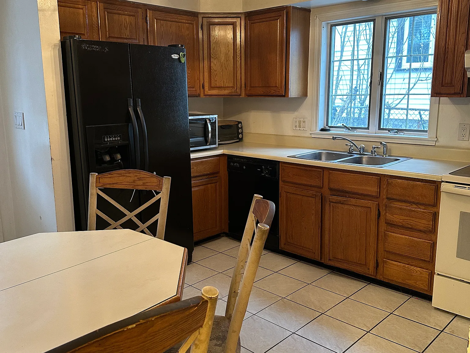 3 bed, 2500 sqft, $4,500 — Photo 3