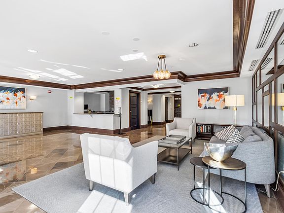 Concierge/Lobby