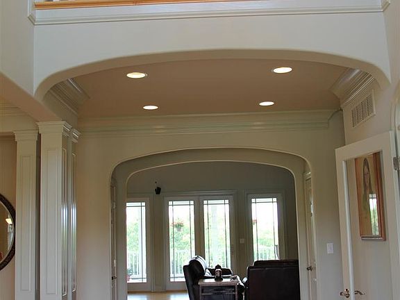 5th image of 305 Stonegate Dr