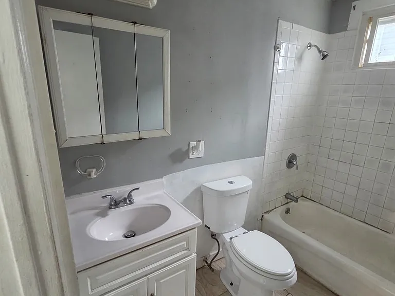 1035 Morris St #2 — Photo 3