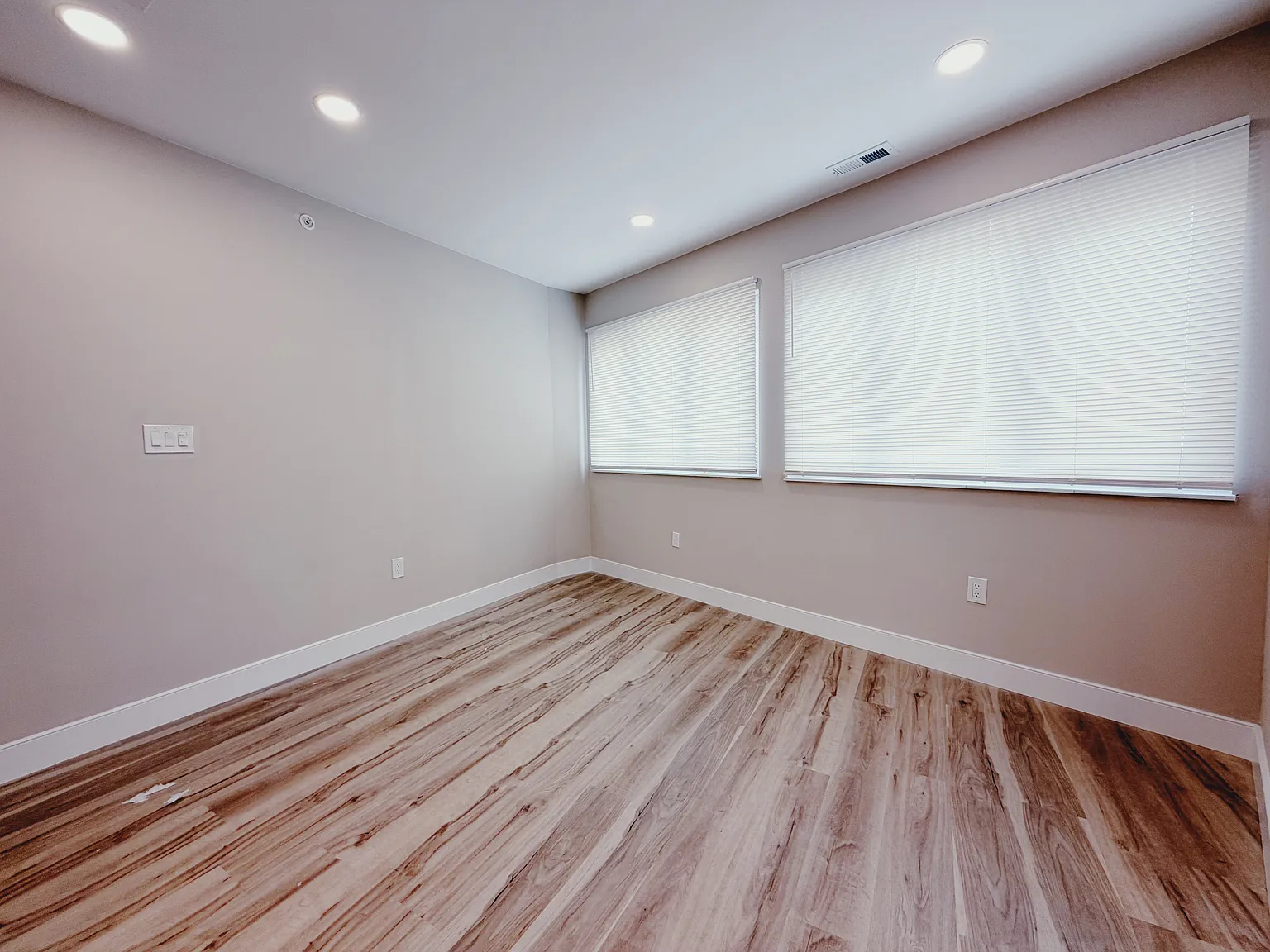 3 bed, 1418 sqft, $3,250 — Photo 3
