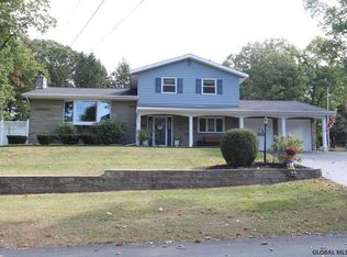 39 Clearview Ter, Rensselaer, NY 12144