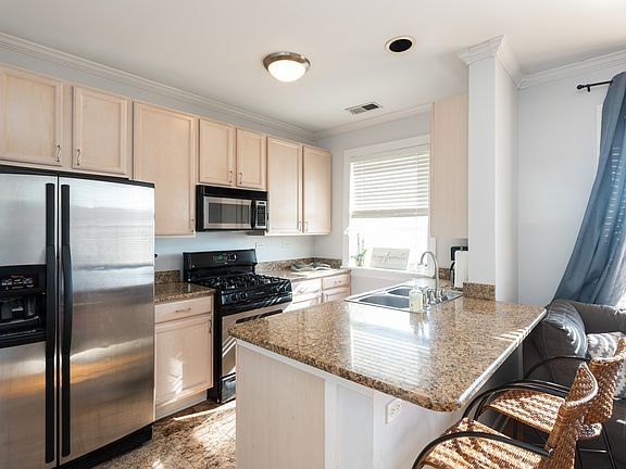 4th image of 3214 W Berteau Ave #3