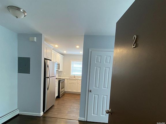 3rd image of 237 Deer Park Ave #2