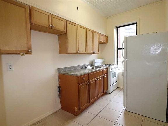 4th image of 3319 Avenue I #2