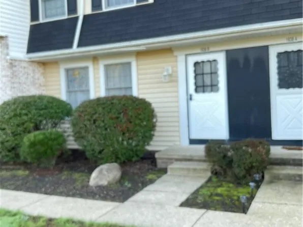 1938 Higby Dr, Stow, OH 44224