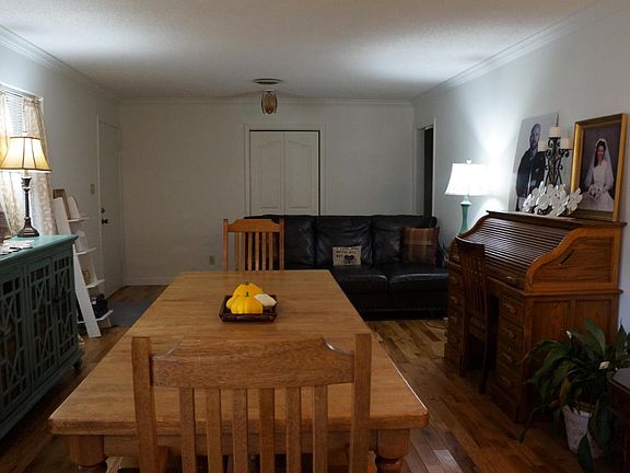 2nd image of 2800 Camelot Dr