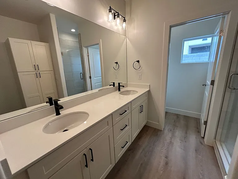 1544 E Mead Ln — Photo 32
