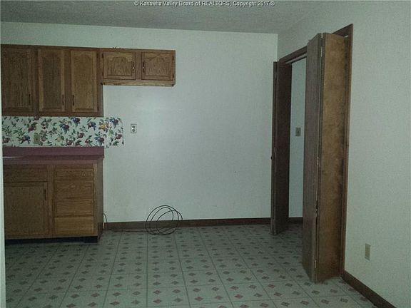4th image of 220 Wertz Ave