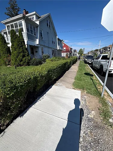 2131 James St Photo 1