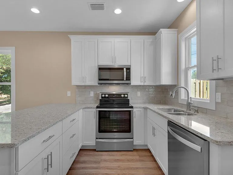 431 Adams Ave — Photo 11