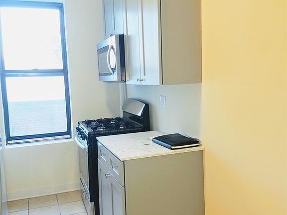2nd image of 2106 33rd St APT C1