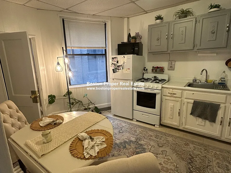 9 Myrtle St #4