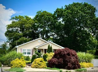 89 Rugby Dr, Shirley, NY 11967