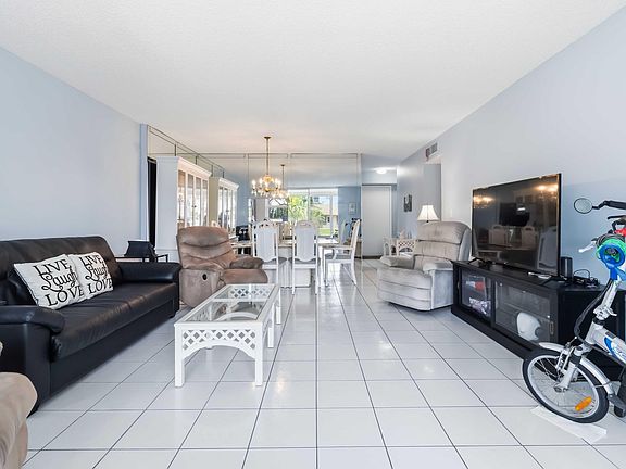 4th image of 1024 SE 5th Avenue #107