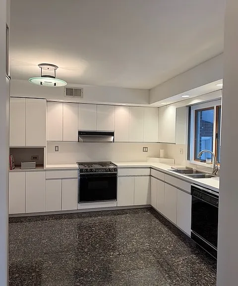 535 Summit St — Photo 23