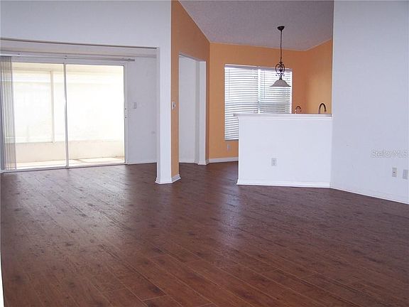 3rd image of 1625 Brookton Green Dr