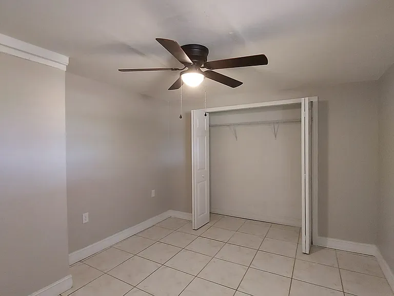 722 W Cleveland Ln — Photo 23