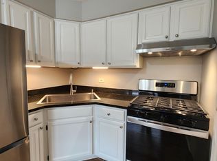 533 Ryan Ln APT 3, West Dundee, IL 60118