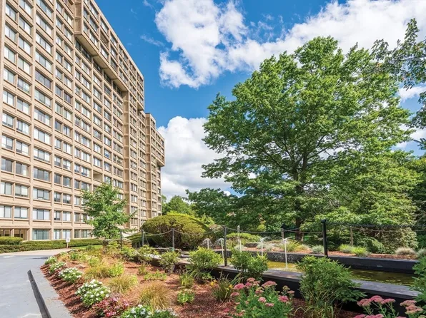250 Hammond Pond Pkwy APT 808N, Newton, MA 02467