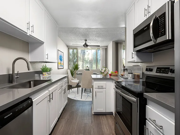RESIDENCES AT WOODLAKE — Photo 10