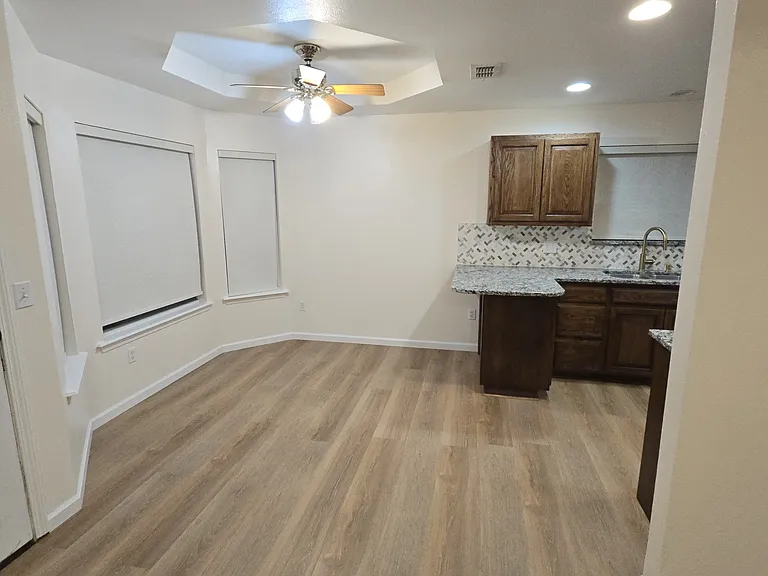 112 Cades Ct — Photo 8