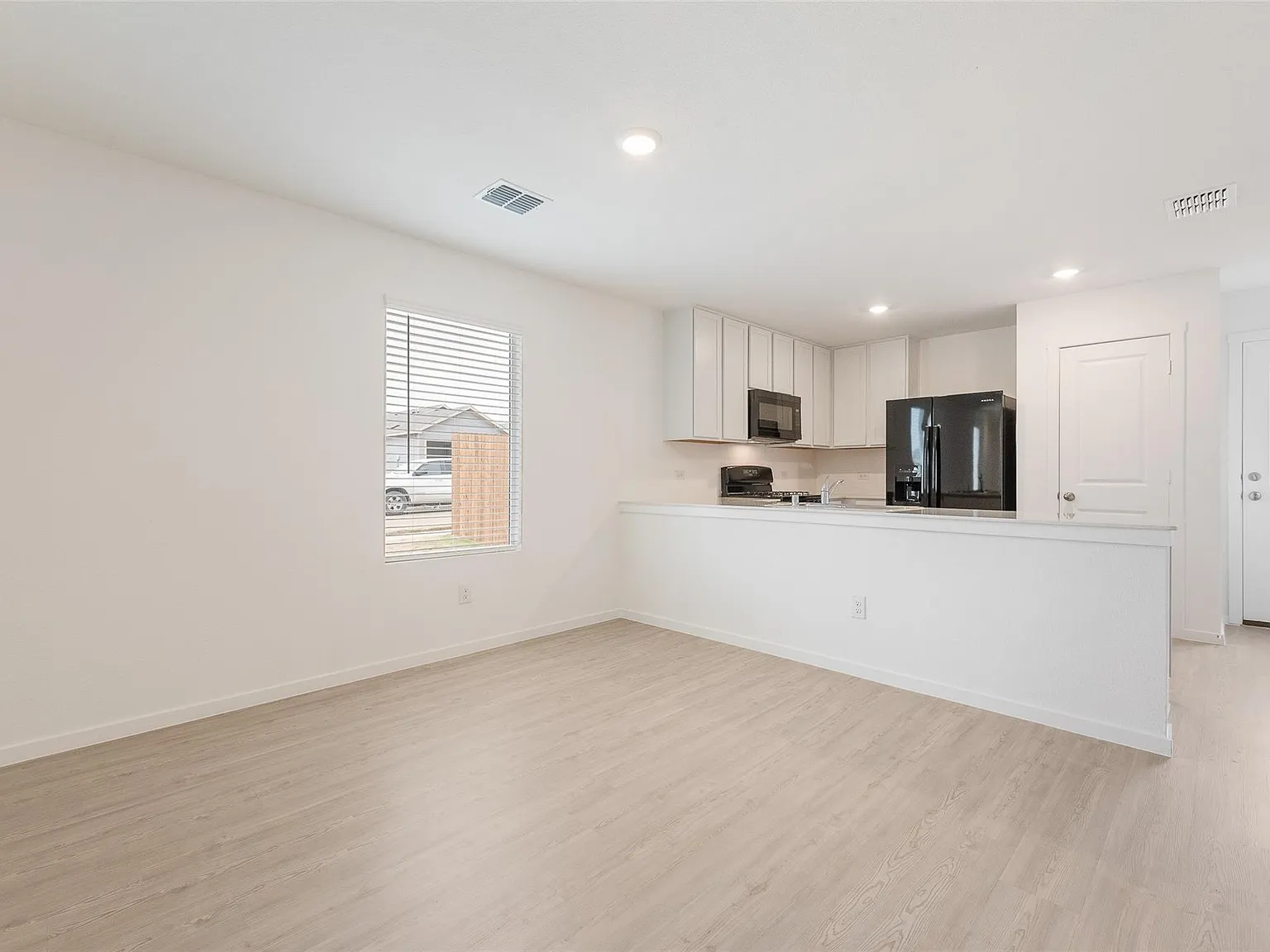 3 bed, 1411 sqft, $1,750 — Photo 4