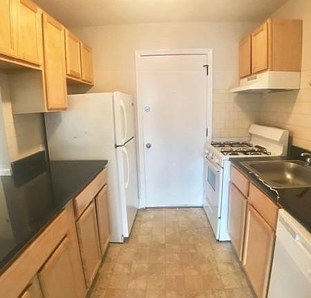 3rd image of 90 Park St APT 23