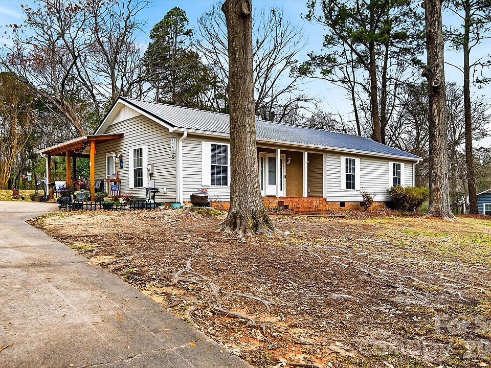 1st image of 9879 Valley Rd