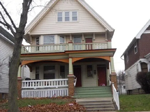 1221 S 29th St, Milwaukee, WI 53215