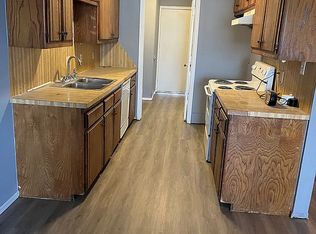 619 Peppertree Ln, Midwest City, OK 73110