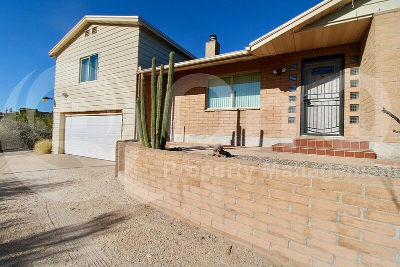 1st image of 4980 N Hillcrest Dr