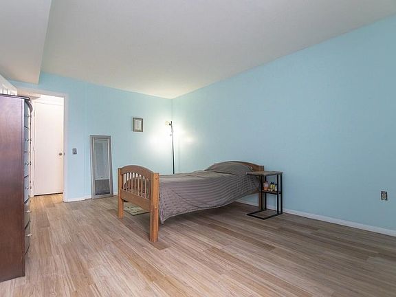 5th image of 56 Shrewsbury Green Dr Unit F