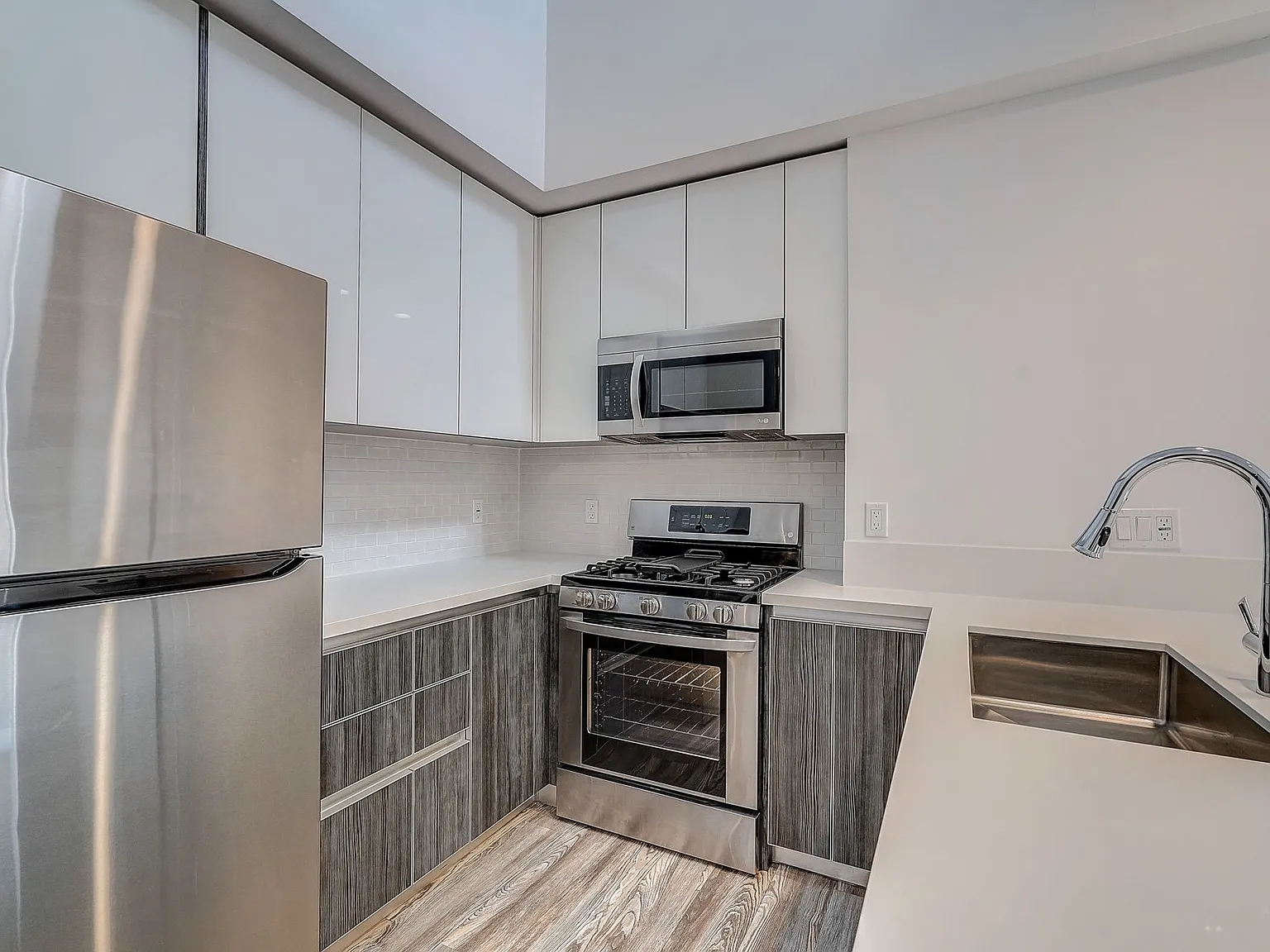 1 bed, 1.5 bath, 850 sqft, $2,400 — Photo 3