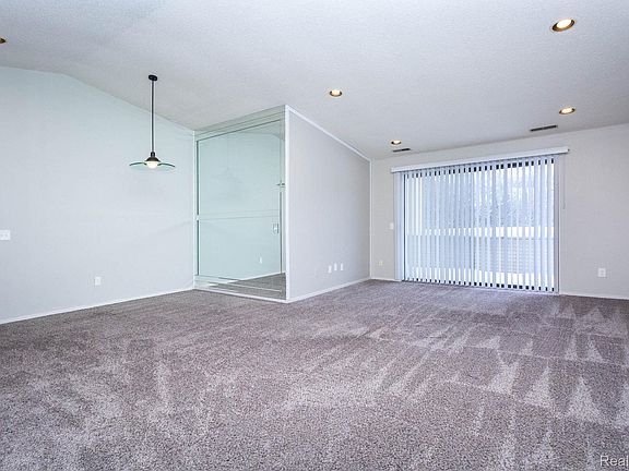 5th image of 6580 Ridgefield Cir APT 202