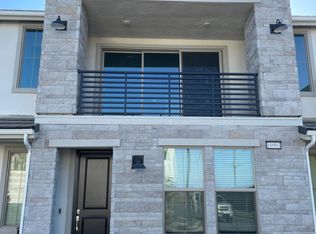 10993 N Honeysuckle Dr, Fresno, CA 93730
