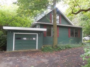 585 N Plumtree Rd, Barrington, IL 60010