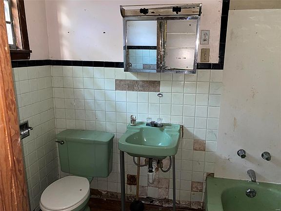 2nd image of 360 3rd St
